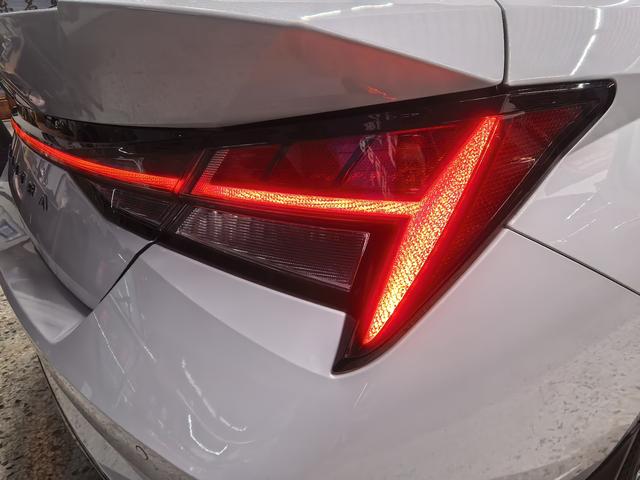 Hyundai Elantra 2022 1.5L CVT LUX Premium