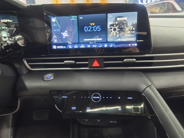 Hyundai Elantra 2022 1.5L CVT LUX Premium