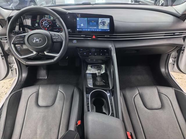 Hyundai Elantra 2022 1.5L CVT LUX Premium