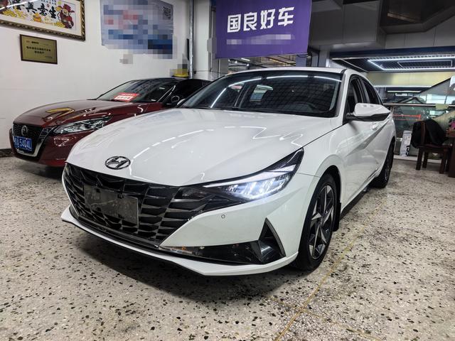 Hyundai Elantra 2022 1.5L CVT LUX Premium