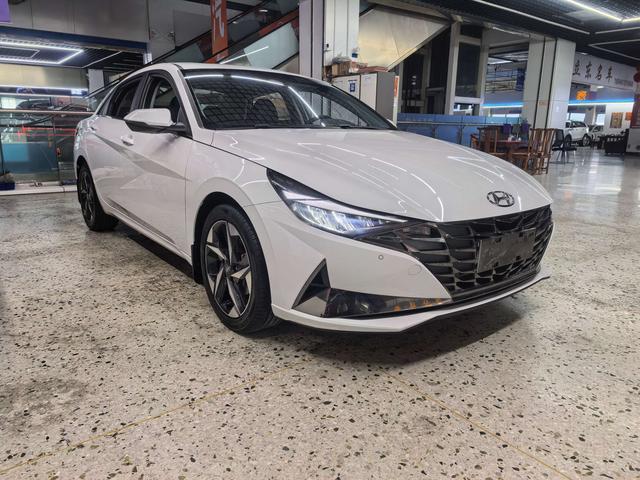 Hyundai Elantra 2022 1.5L CVT LUX Premium