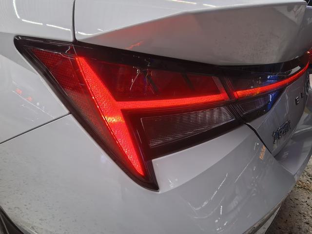 Hyundai Elantra 2022 1.5L CVT LUX Premium