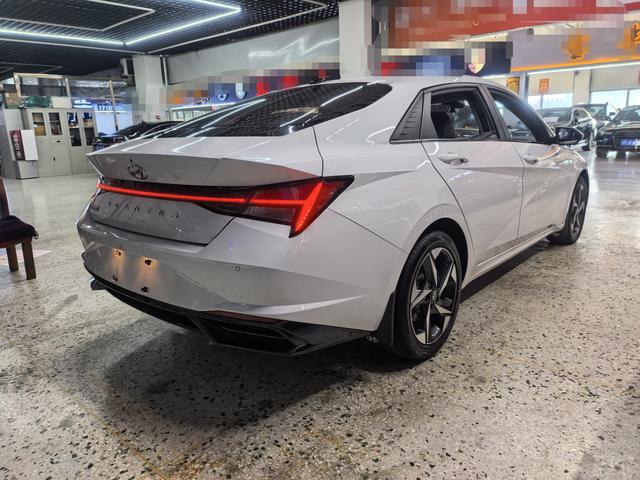 Hyundai Elantra 2022 1.5L CVT LUX Premium