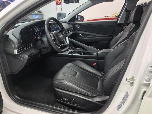 Hyundai Elantra 2022 1.5L CVT LUX Premium
