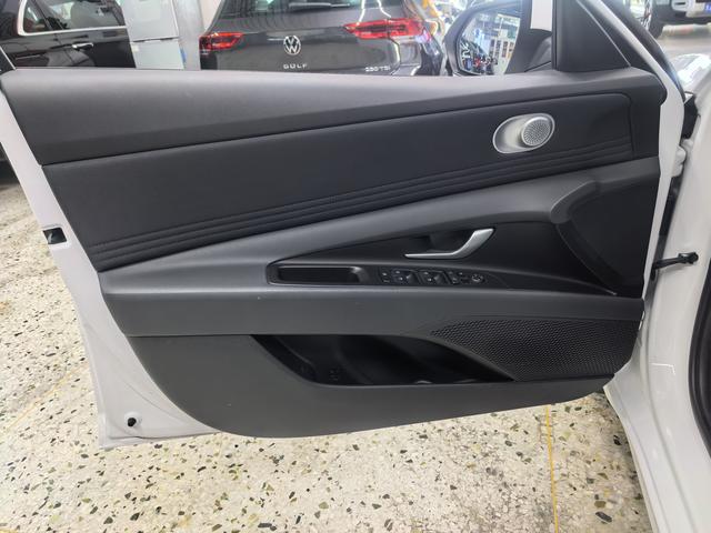 Hyundai Elantra 2022 1.5L CVT LUX Premium