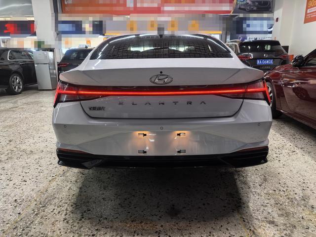 Hyundai Elantra 2022 1.5L CVT LUX Premium