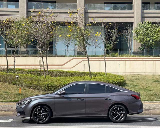 MG MG5 2021 Facelift 300TGI DCT Green luxury Flagship