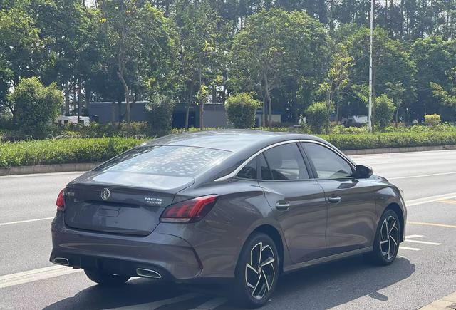 MG MG5 2021 Facelift 300TGI DCT Green luxury Flagship