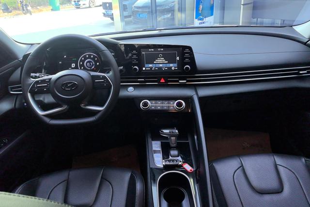 Hyundai Elantra 2022 1.5L CVT GLX Elite