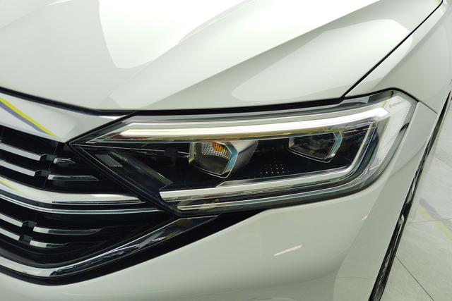 Volkswagen Sagitar 2024 300TSI DSG fly over