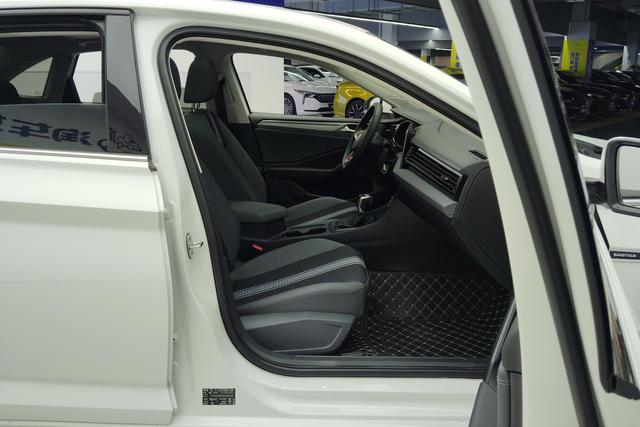 Volkswagen Sagitar 2024 300TSI DSG fly over