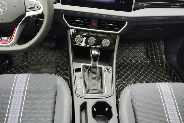 Volkswagen Sagitar 2024 300TSI DSG fly over