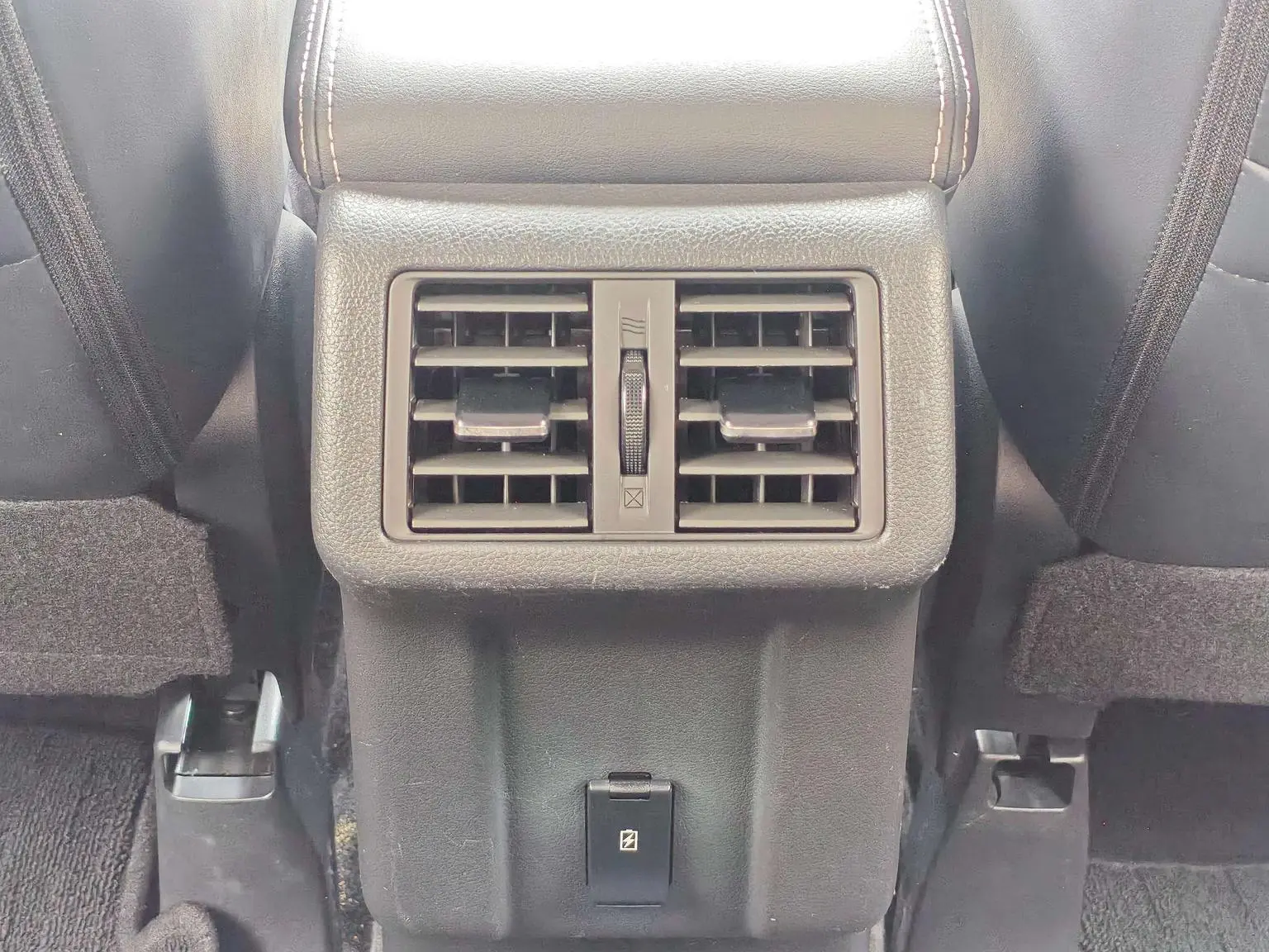 Mitsubishi Outlander 2021 2.4L 4WD Yaris L 7 seat