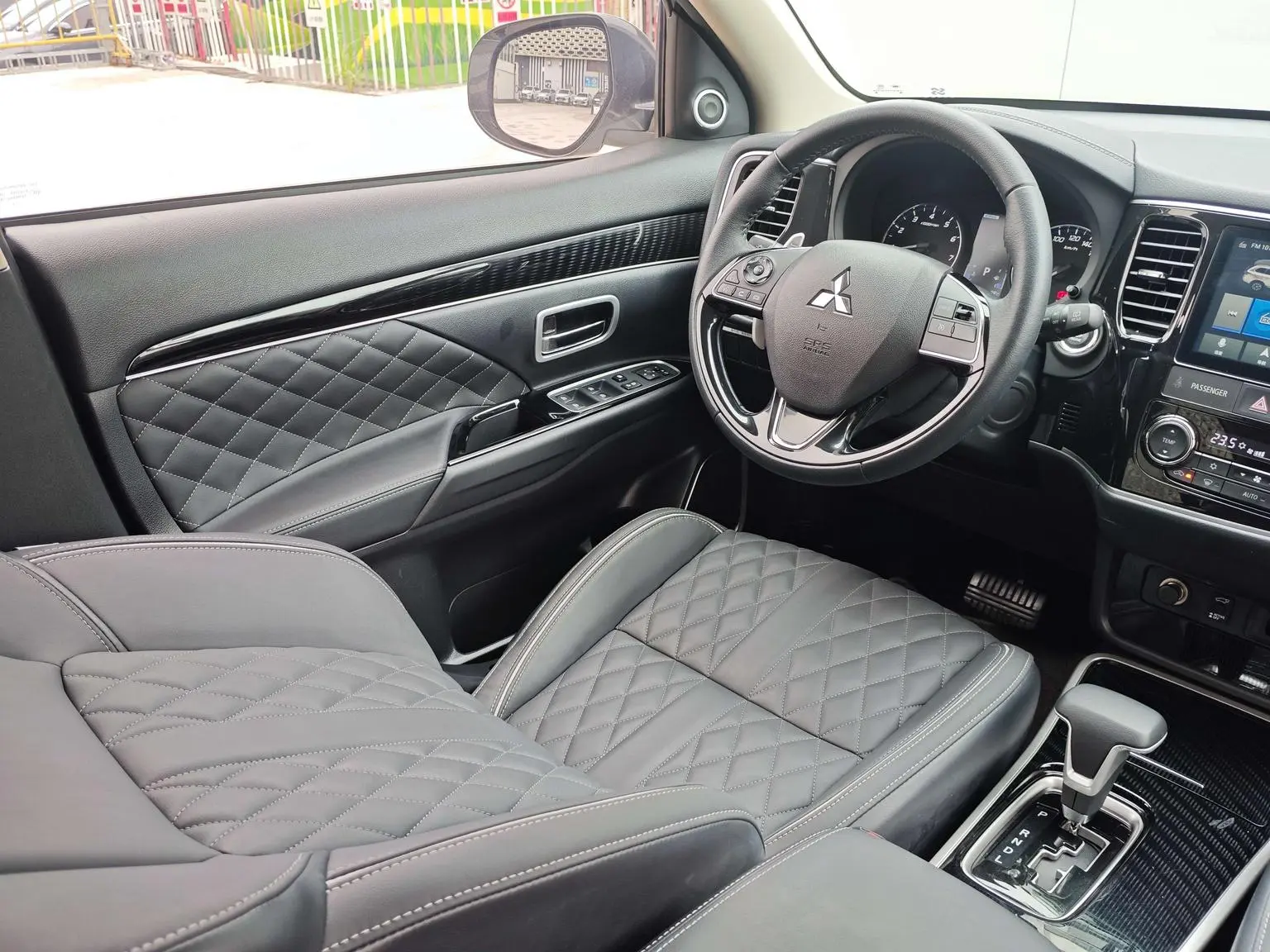 Mitsubishi Outlander 2021 2.4L 4WD Yaris L 7 seat