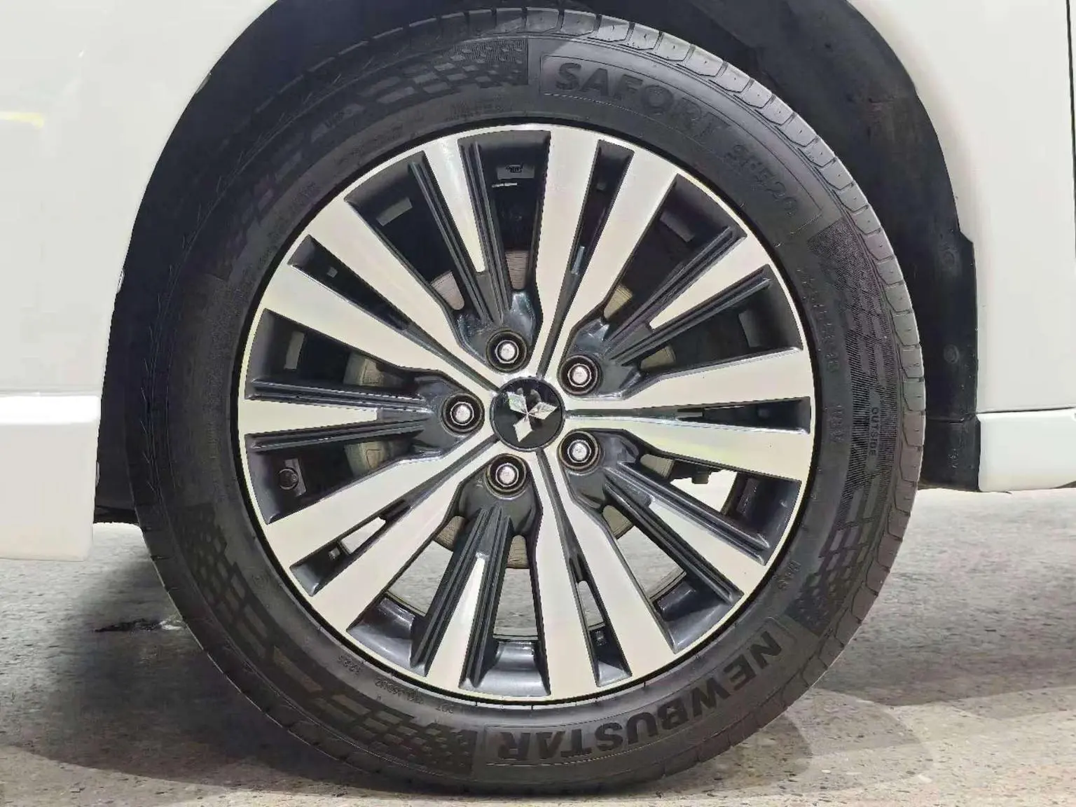 Mitsubishi Outlander 2021 2.4L 4WD Yaris L 7 seat
