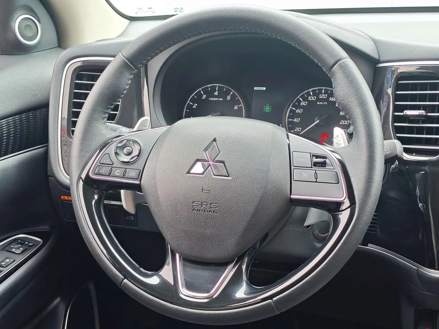 Mitsubishi Outlander 2021 2.4L 4WD Yaris L 7 seat