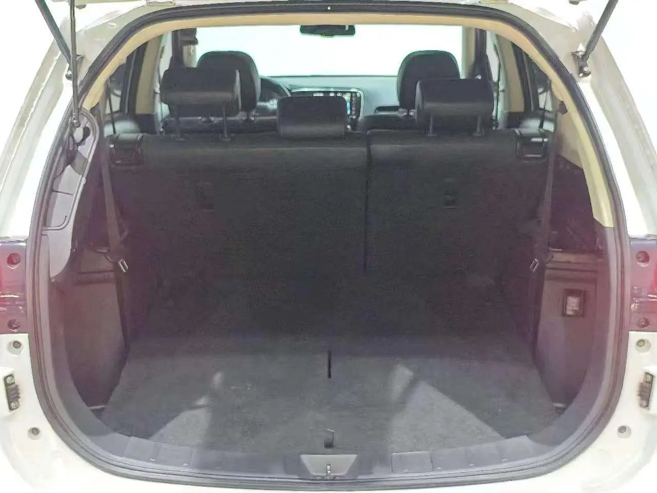 Mitsubishi Outlander 2021 2.4L 4WD Yaris L 7 seat