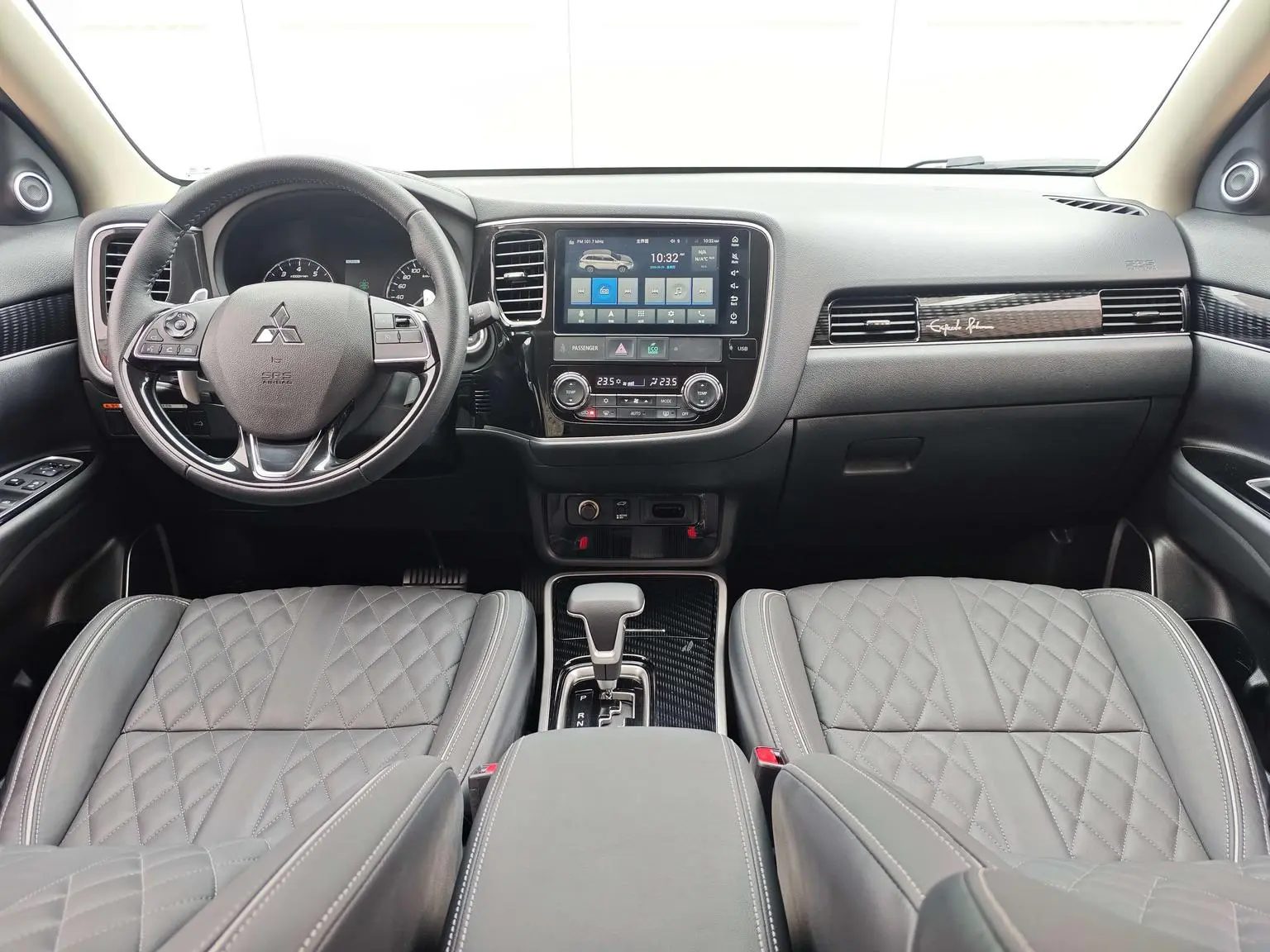 Mitsubishi Outlander 2021 2.4L 4WD Yaris L 7 seat