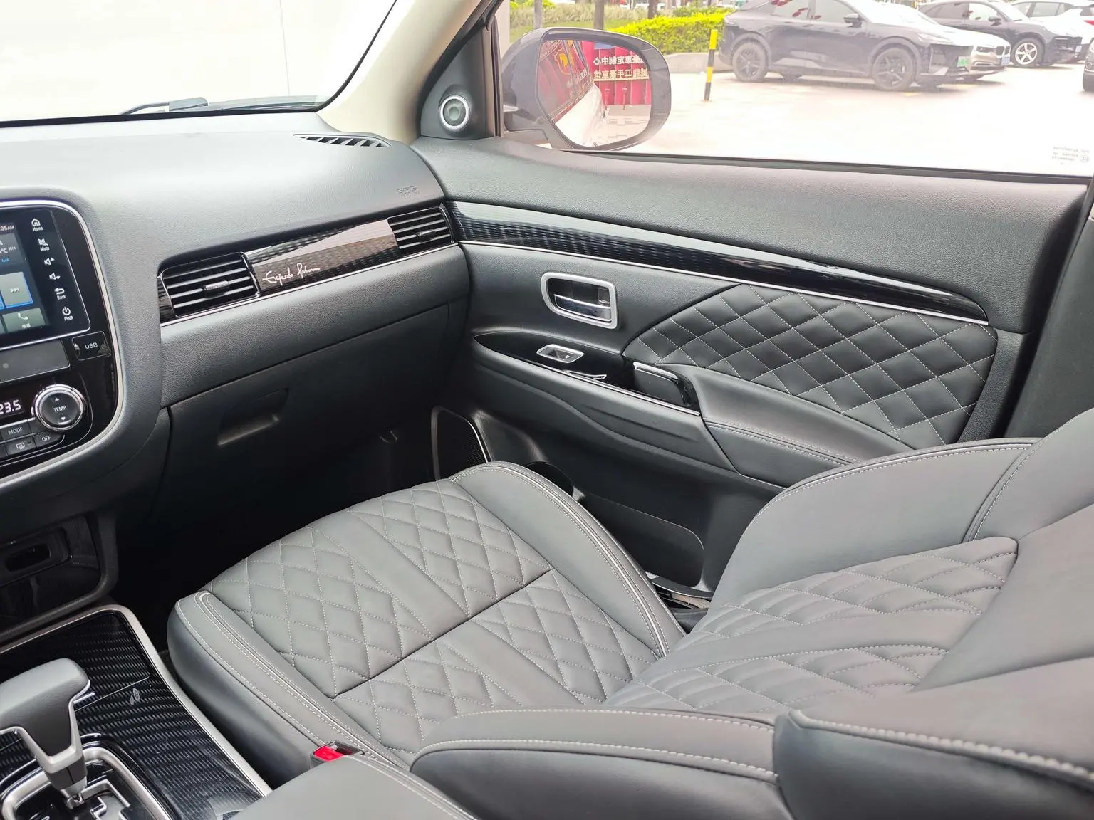 Mitsubishi Outlander 2021 2.4L 4WD Yaris L 7 seat