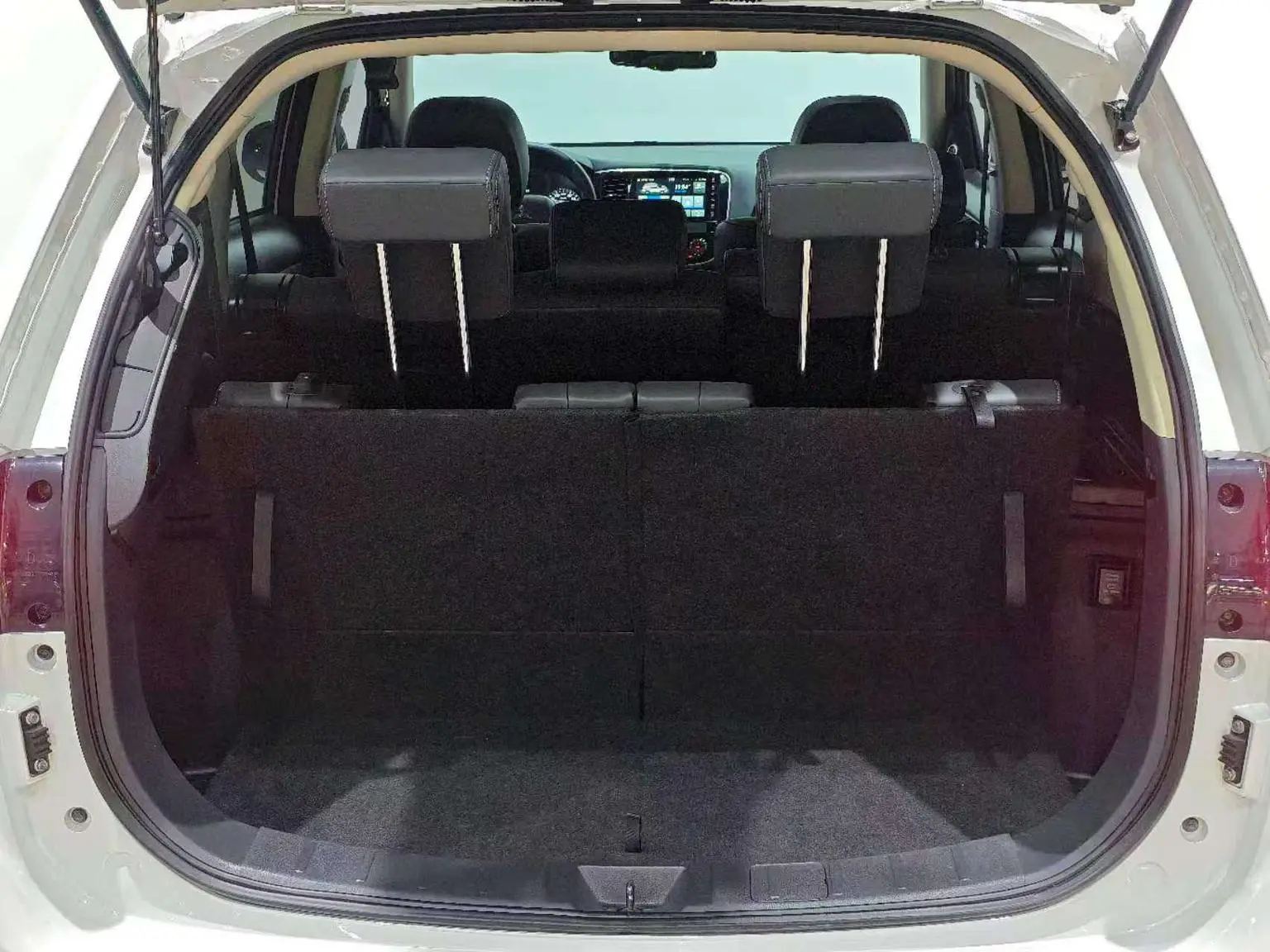 Mitsubishi Outlander 2021 2.4L 4WD Yaris L 7 seat