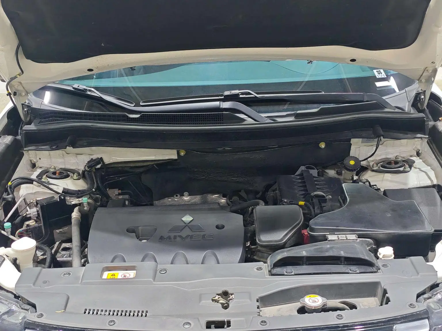 Mitsubishi Outlander 2021 2.4L 4WD Yaris L 7 seat