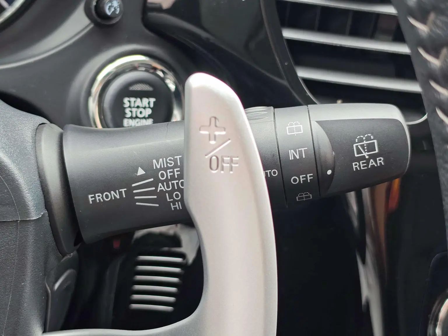 Mitsubishi Outlander 2021 2.4L 4WD Yaris L 7 seat