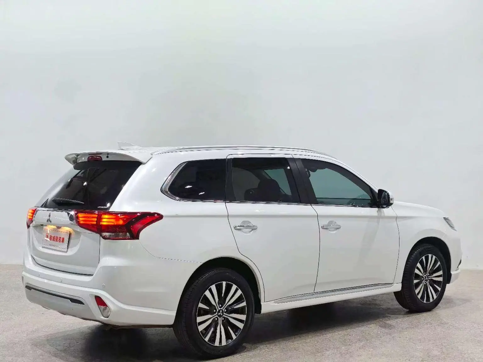 Mitsubishi Outlander 2021 2.4L 4WD Yaris L 7 seat