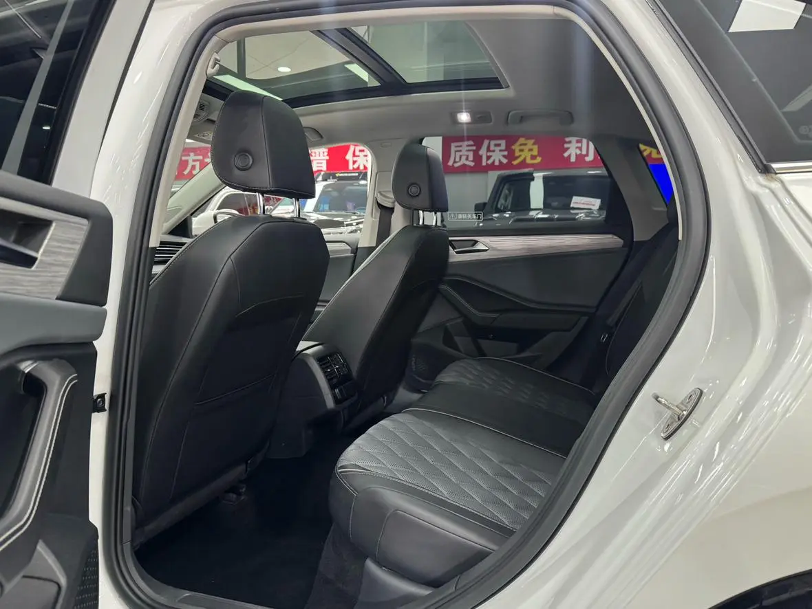 Volkswagen Sagitar 2023 300TSI DSG Beyond