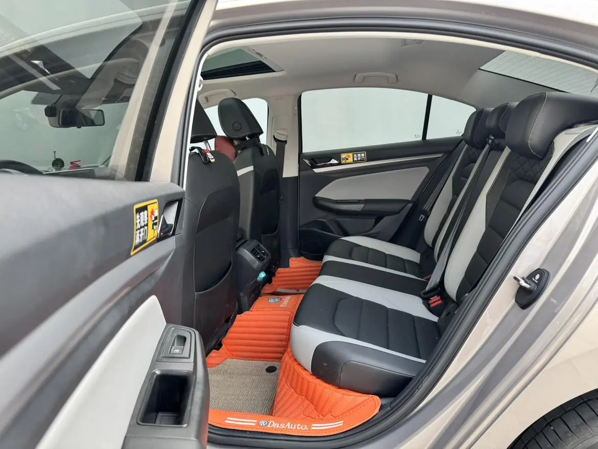 Volkswagen Bora 2023 300TSI DSG Premium