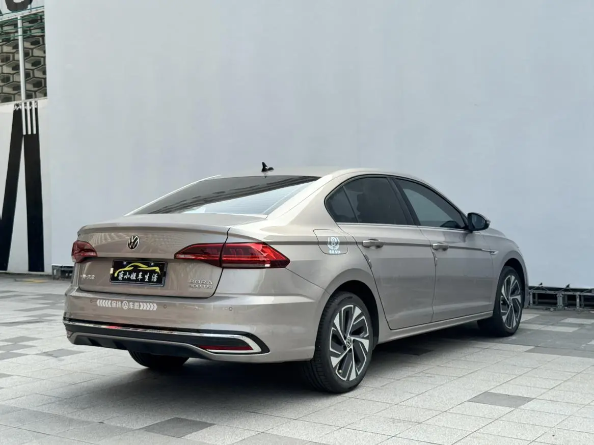 Volkswagen Bora 2023 300TSI DSG Premium