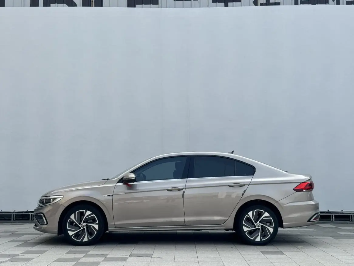 Volkswagen Bora 2023 300TSI DSG Premium