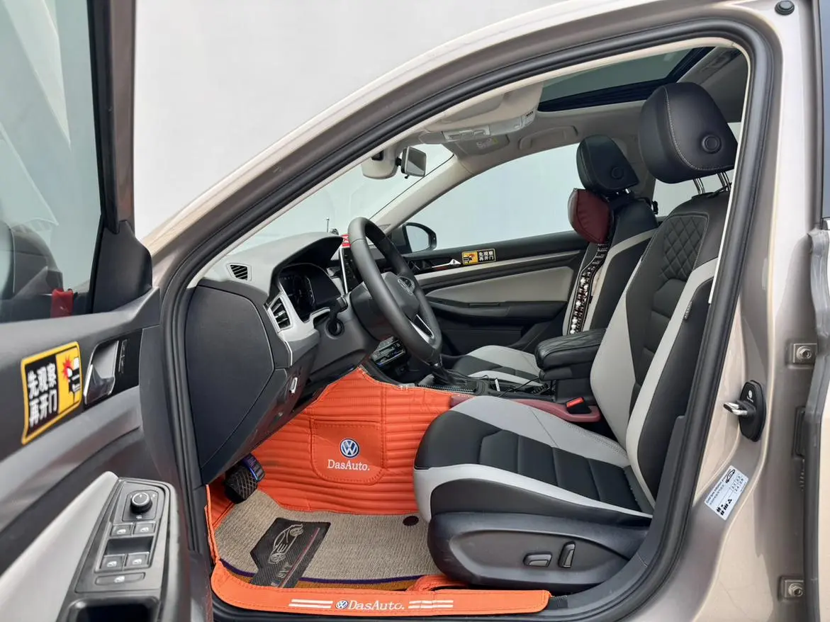 Volkswagen Bora 2023 300TSI DSG Premium