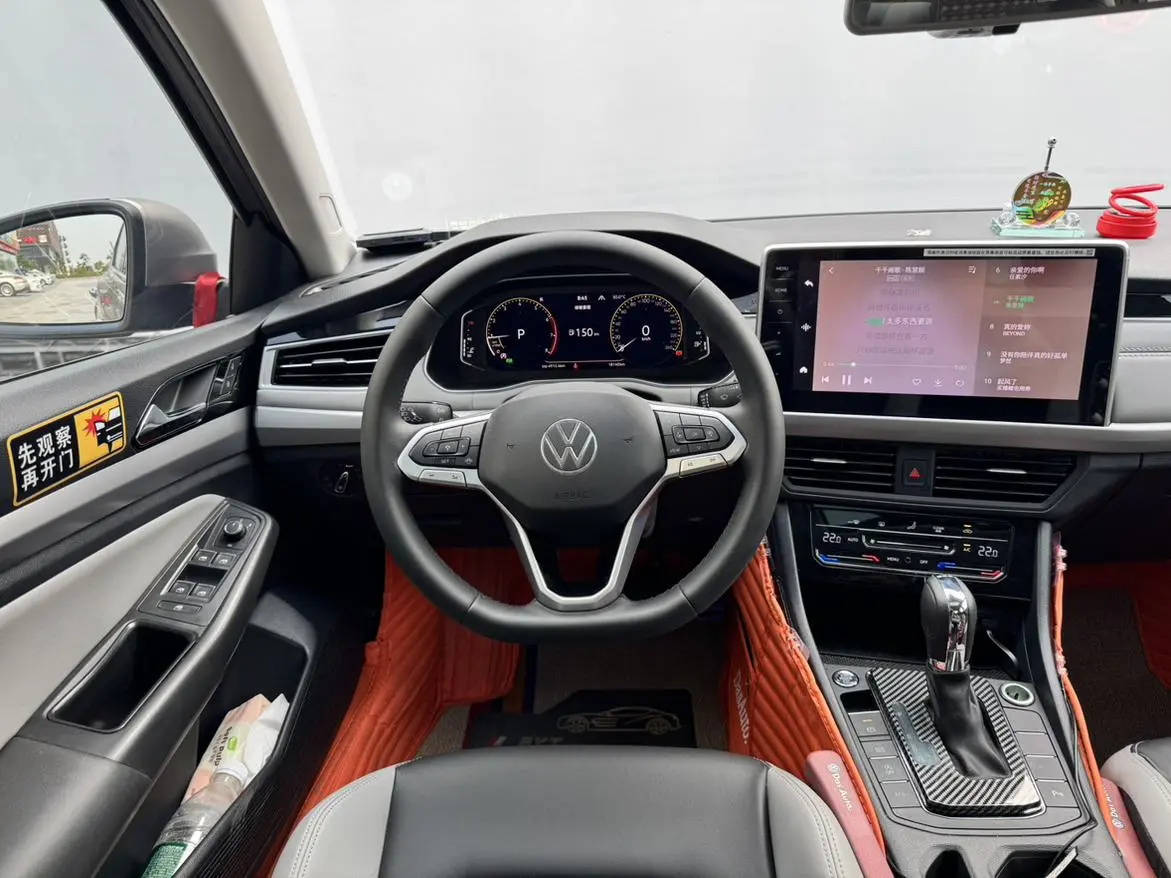 Volkswagen Bora 2023 300TSI DSG Premium