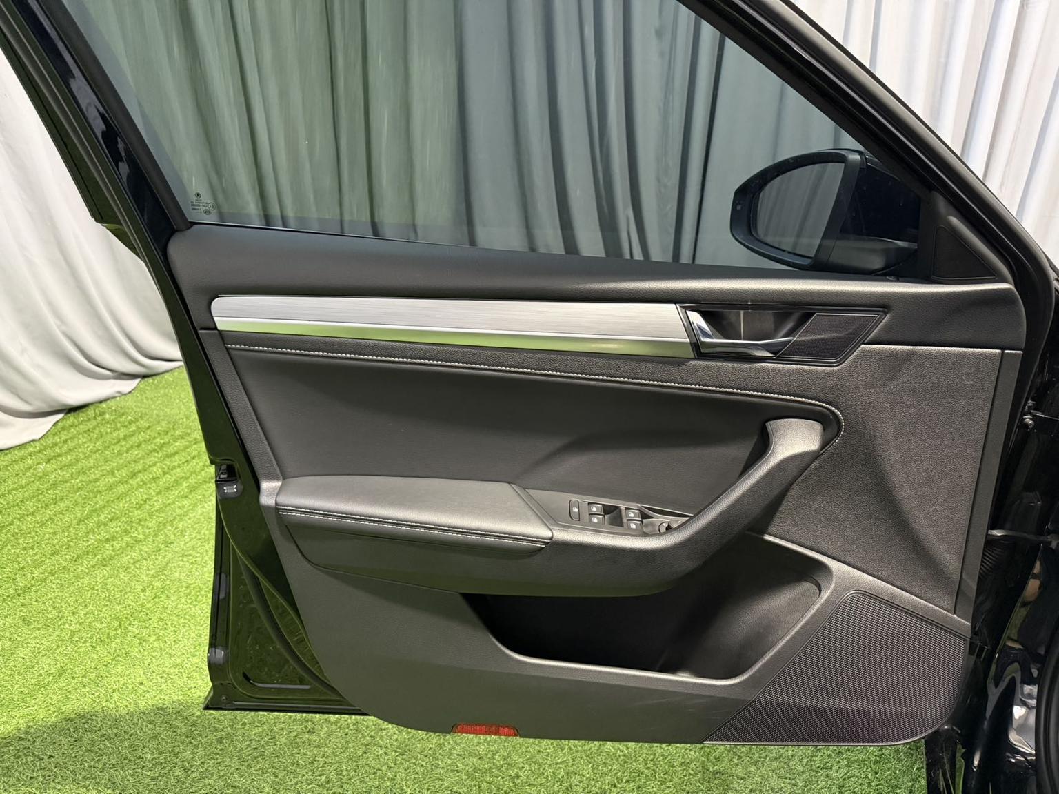 Skoda Superb 2023 TSI280 DSG Premium Plus