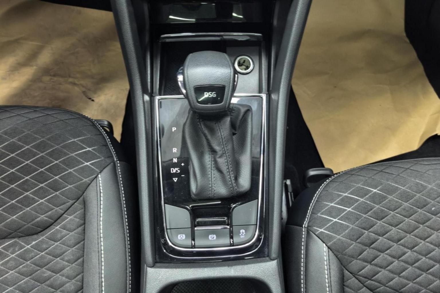 Skoda 2019 Facelift TSI330 5 seat 2WD Comfort China VI