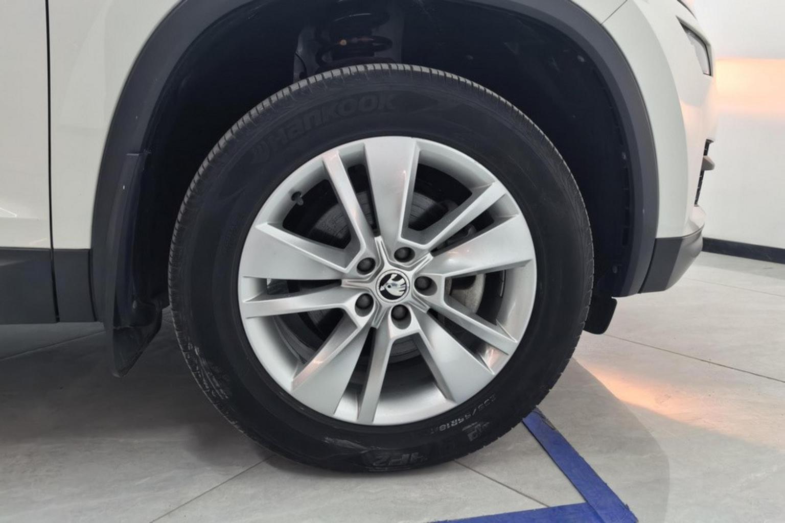 Skoda 2019 Facelift TSI330 5 seat 2WD Comfort China VI
