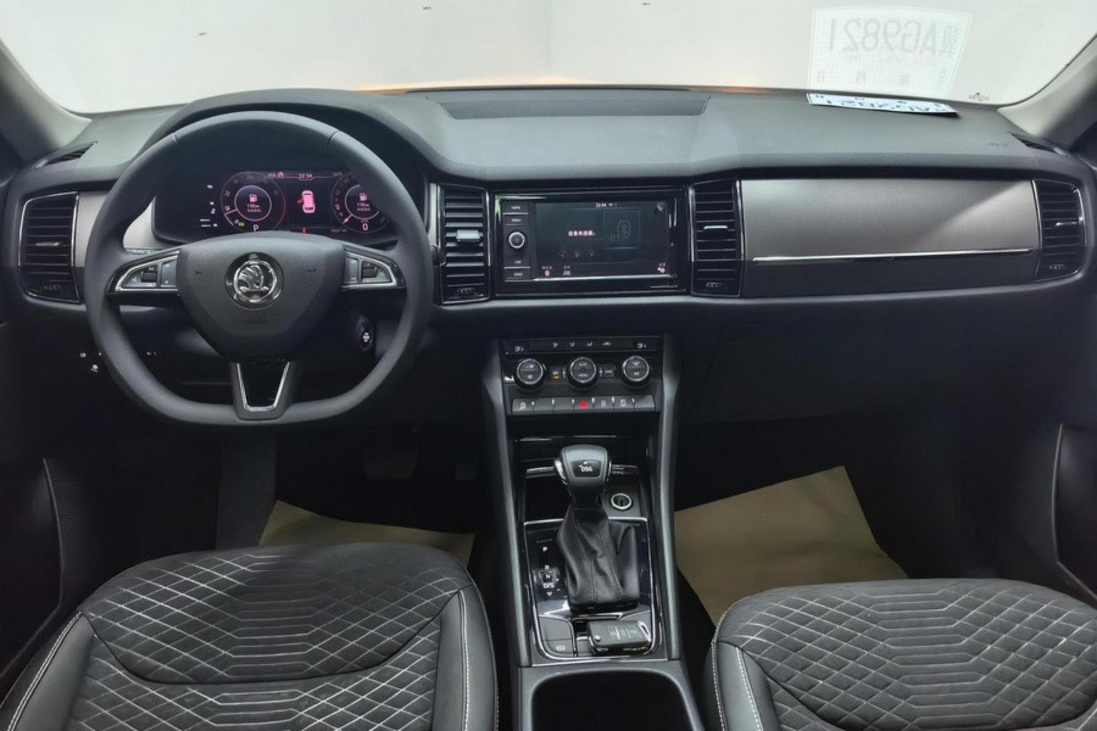 Skoda 2019 Facelift TSI330 5 seat 2WD Comfort China VI