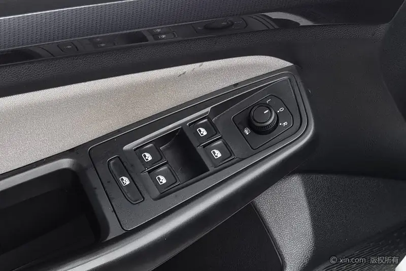 Bora 2023 200TSI DSG Smooth Edition