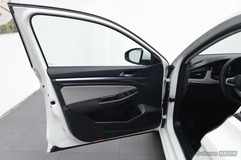 Bora 2023 200TSI DSG Smooth Edition