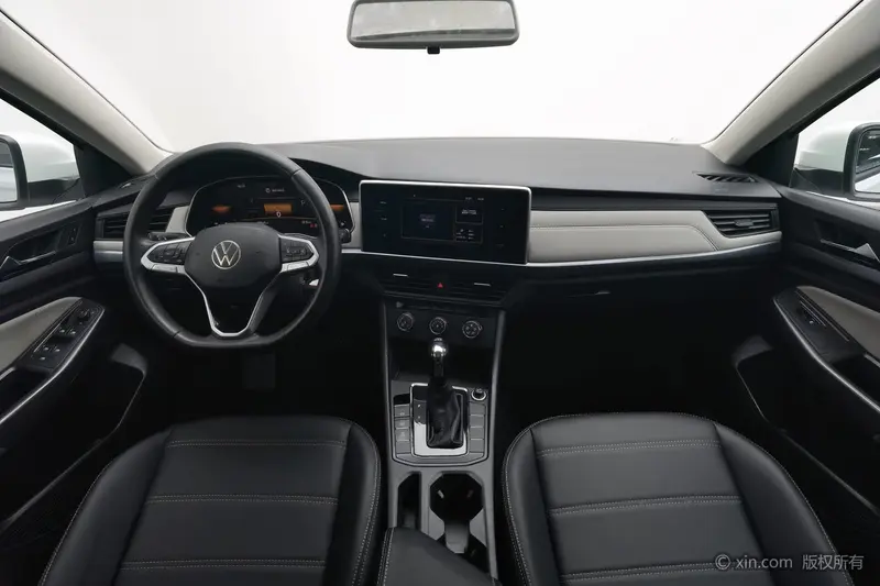Bora 2023 200TSI DSG Smooth Edition