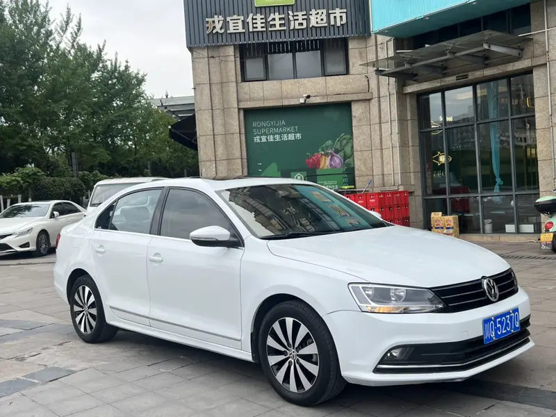 Sagitar 2017 180TSI automatic leading model