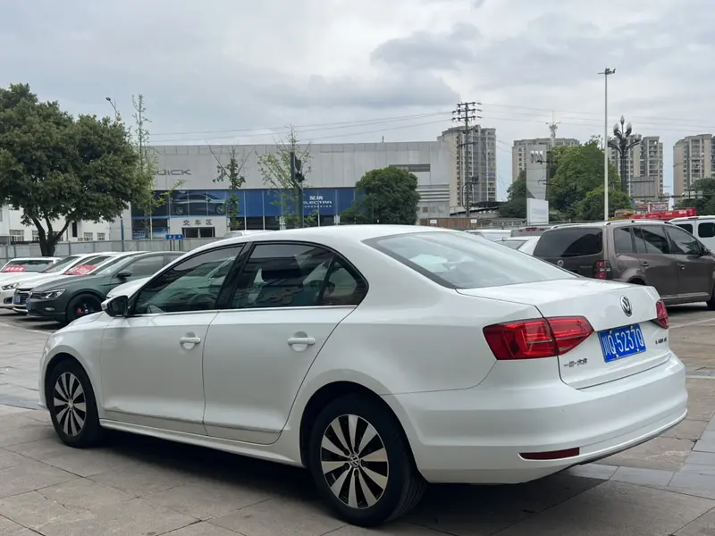 Sagitar 2017 180TSI automatic leading model