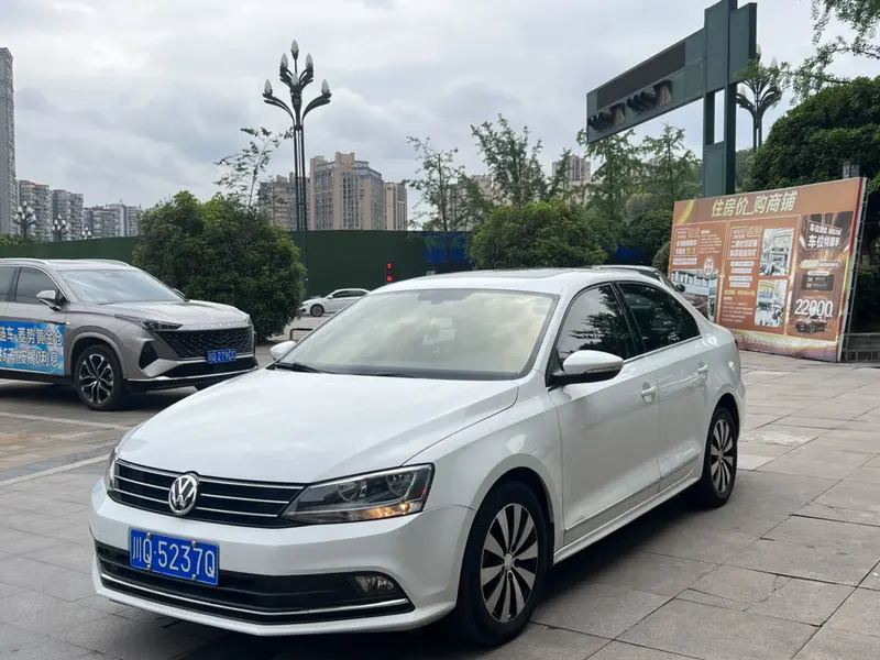 Sagitar 2017 180TSI automatic leading model