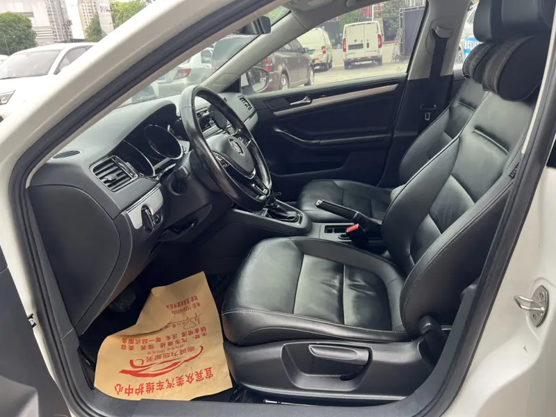 Sagitar 2017 180TSI automatic leading model