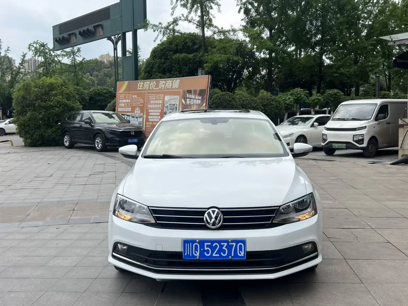Sagitar 2017 180TSI automatic leading model