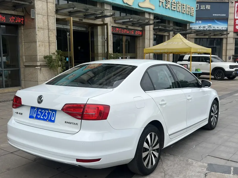 Sagitar 2017 180TSI automatic leading model