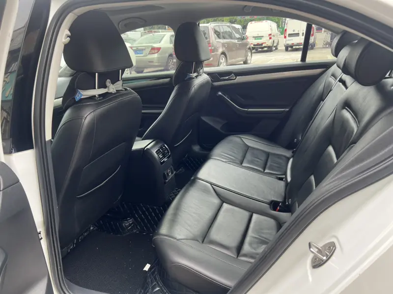 Sagitar 2017 180TSI automatic leading model