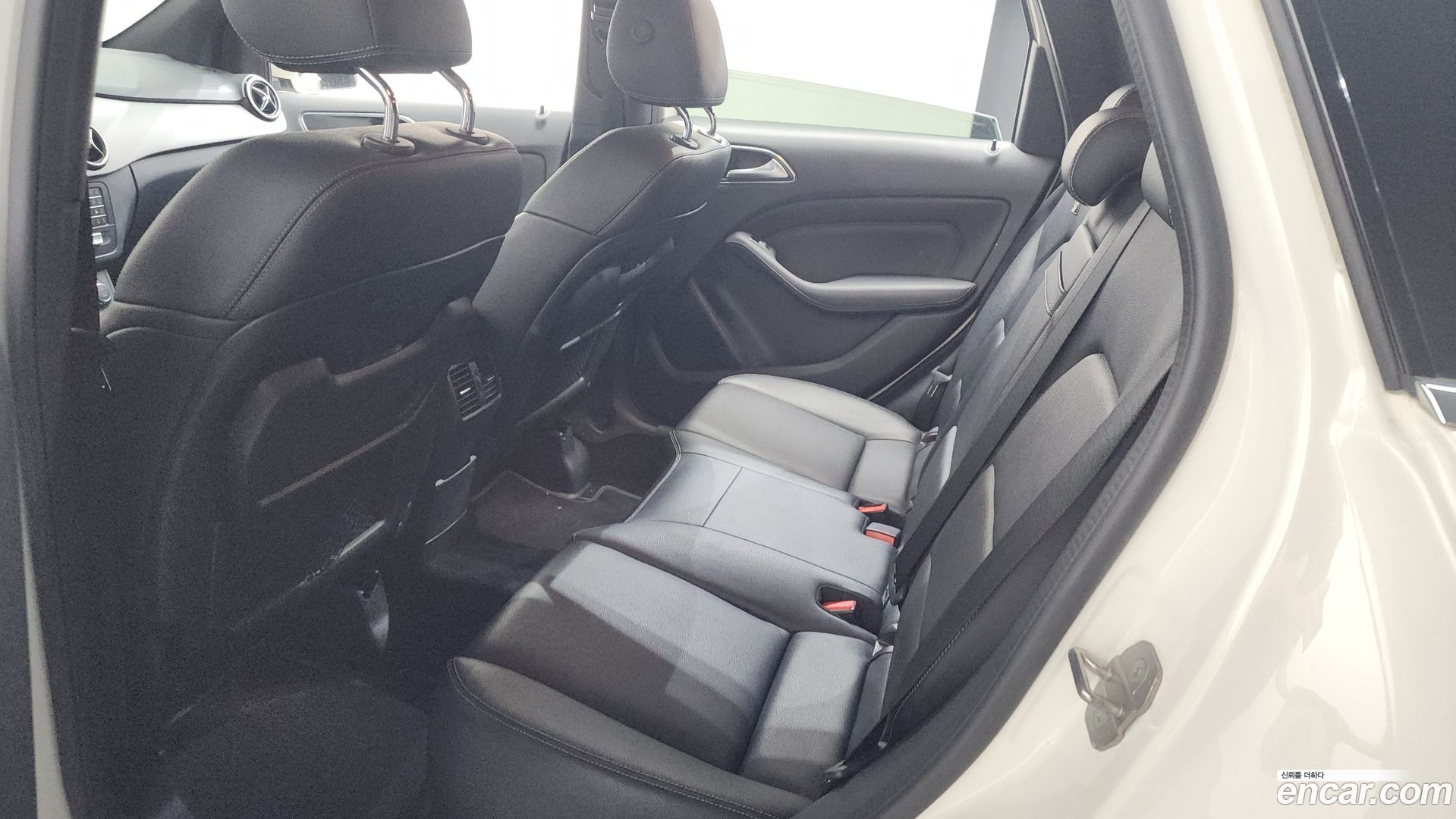Mercedes-Benz B-Class B220