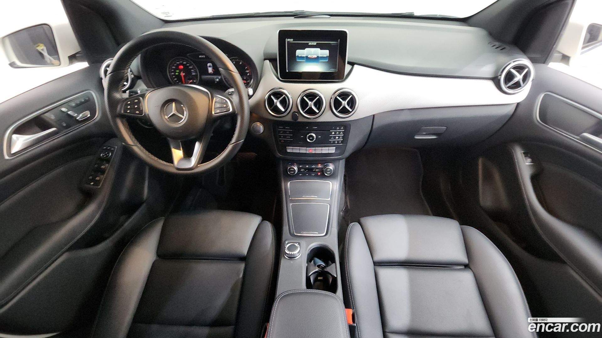 Mercedes-Benz B-Class B220