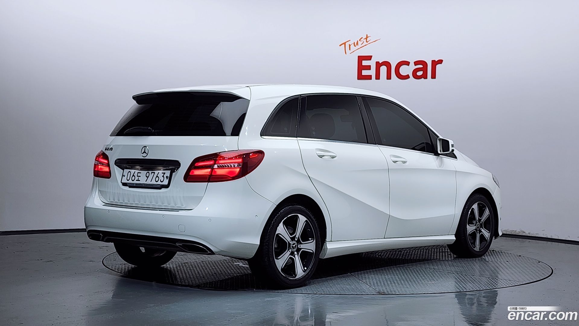 Mercedes-Benz B-Class B220